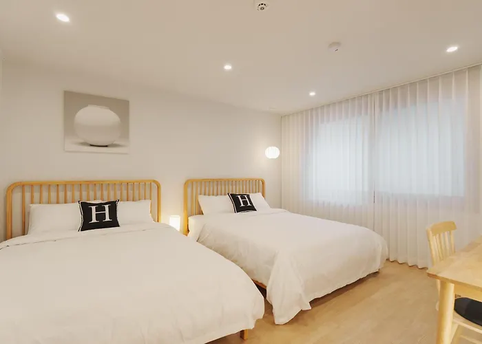 Apartamento 홍대입구역, 홍대, 방 3개 욕실 2개, 침구, 10인 숙소, 넓은 거실, 가족여행, 세탁건조기, 평지 Seúl
