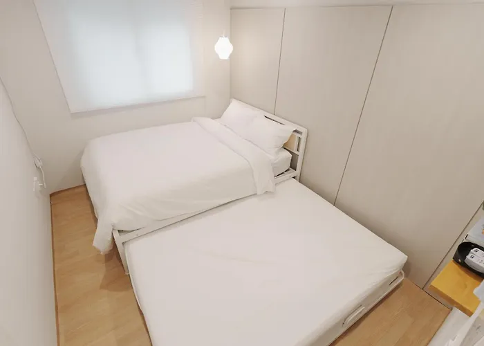 홍대입구역, 홍대, 방 3개 욕실 2개, 침구, 10인 숙소, 넓은 거실, 가족여행, 세탁건조기, 평지 *