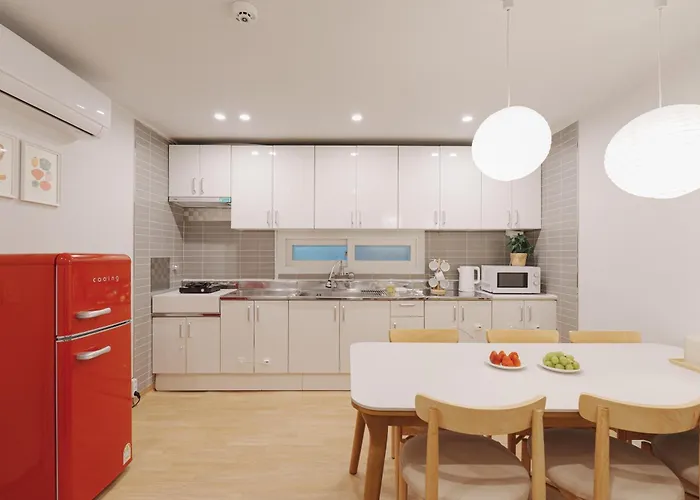 Apartamento 홍대입구역, 홍대, 방 3개 욕실 2개, 침구, 10인 숙소, 넓은 거실, 가족여행, 세탁건조기, 평지 Seúl