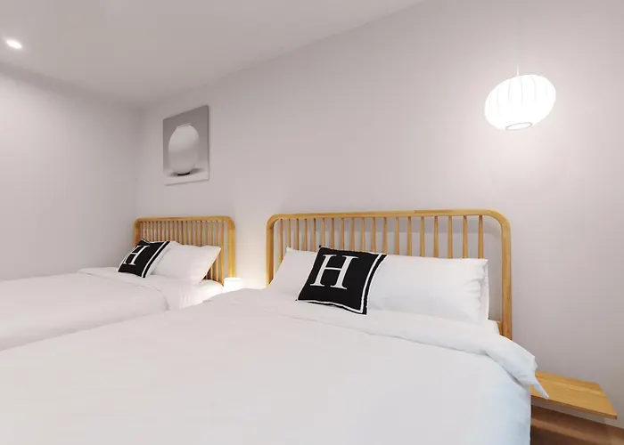 Apartamento 홍대입구역, 홍대, 방 3개 욕실 2개, 침구, 10인 숙소, 넓은 거실, 가족여행, 세탁건조기, 평지